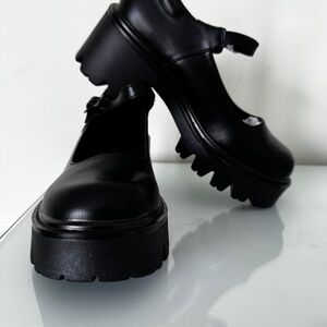 NIB - Dream Pairs Black Platform Mary Janes Pumps